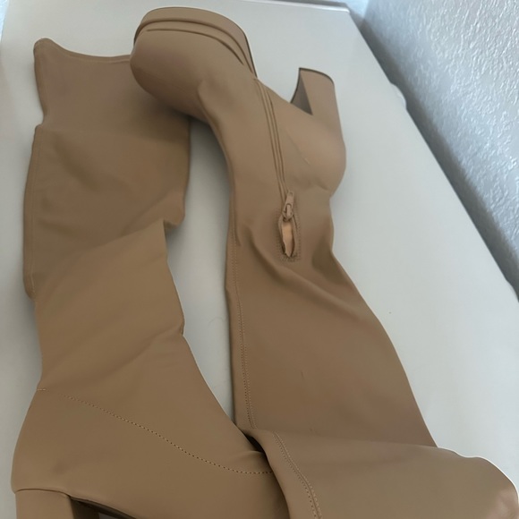 Long tan platform boots - Picture 1 of 2